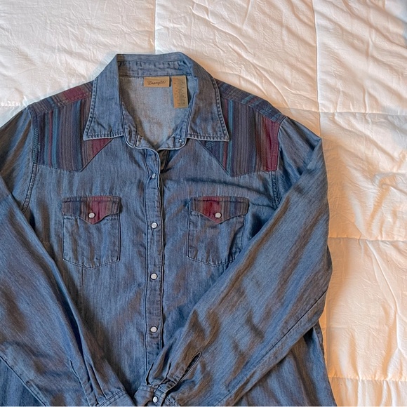 Women’s Wrangler Long Sleeve Snap Shirt - Picture 2 of 8